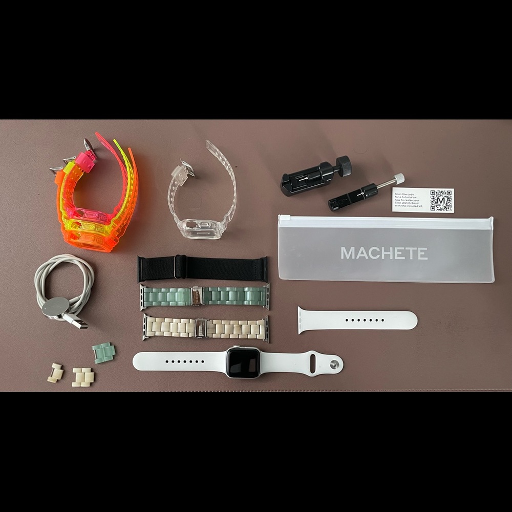 Apple Watch Series 6 GPS + Cellular 40 MM With Accessories & Machete Wristbands